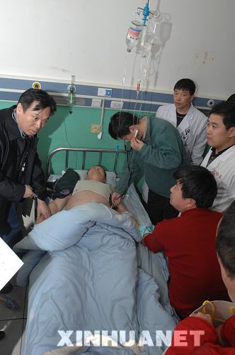黑龍江哈同公路客車與貨車相撞19人死亡(組圖)